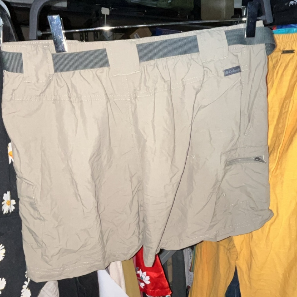 Columbia Khaki Outdoor Shorts - Picture 3 of 4